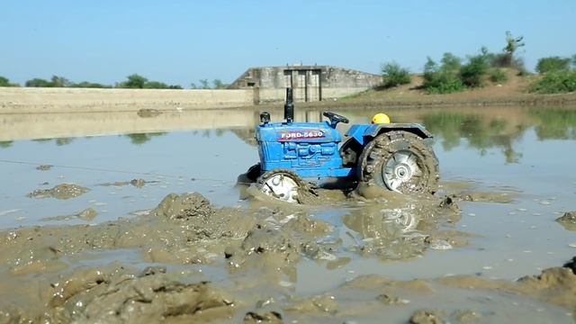 Машинки/ Трактор/ Грязь смотреть онлайн