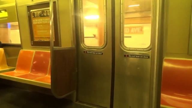 Проезд на поезде метро в США Америка. Красивый метрополитен в Нью-Йорке