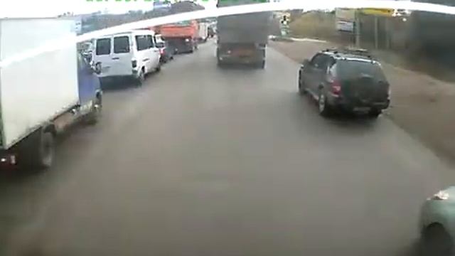 машинка подрезала фуру смотреть онлайн
