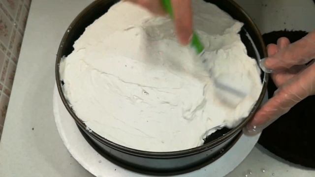 Двухъярусный шоколадный торт с клубничной начинкой. Strawberry Chocolate Cake.