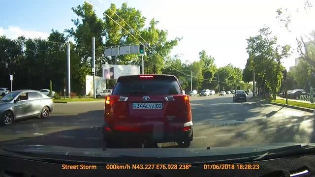 Алматы. 01.06.2018. 078WXA02 - Поворот налево со второй полосы смотреть онлайн