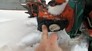 Бензопила "Дружба". Завёл зимой после долгого простоя.