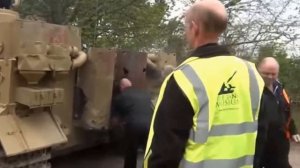 "Танк Тигр" заводят кривым. "Tank Tiger" curves give birth.