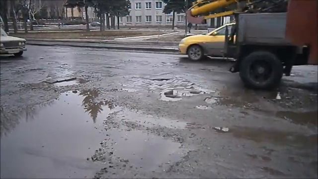 Дефективные методы ремонта дорог в Покровске, 2.03.2017г. смотреть онлайн