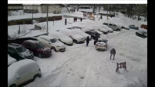 Как правильно работать битой против 6 человек, уличная разборка смотреть онлайн