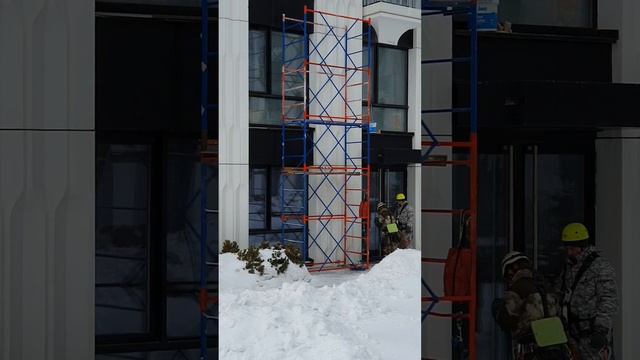 МСК ПРОМТЕХАЛЬП☎️+74956418848? Подсветка фасадов небоскребов промышленными альпинистами в Москве?
