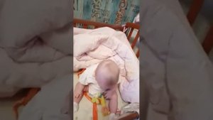 Ребёнку очень нравится слово парашютистка. Прям распирает от смеха. Смеётся