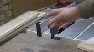 стеллаж- полка из поддонов на стену в мастерскую.