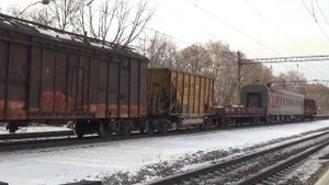 Электровоз ВЛ80С-2500 с хозяйственным поездом