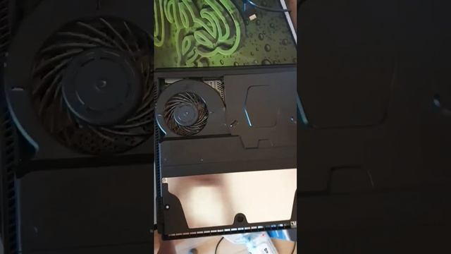 Sony Playstation 4 шумит. Чистим без разбора. смотреть онлайн