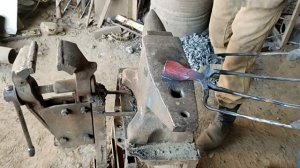 КАК сделать ВИЛЫ из РЕССОРЫ сомаделка. Рессордан шаха таёрлаш.springs for forging forging the.