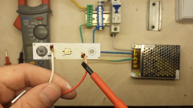 Подключение источника питания для светодиодной ленты (драйвер) LED 50Вт 12В смотреть онлайн