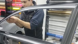 Своими руками возвращаем первоначальный вид рамке стекла двери автомобиля.