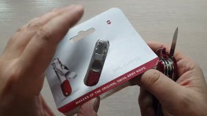 РАСПАКОВКА и ОБЗОР брелок-кусачки VICTORINOX Nail Clipper 8.2050.B1 отменное качество (2160р 4К)