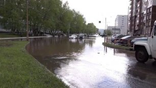 Улица Депутатская оказалась под водой после сильного дождя