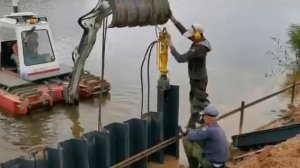 Укрепление берега. Шпунт Ларсена. Botsman M, земснаряд, плавающий экскаватор, очистка пруда, озера