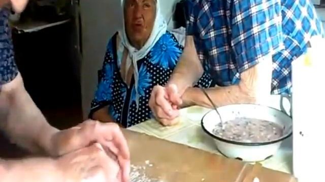 Греческие бабушкины чебуреки.wmv