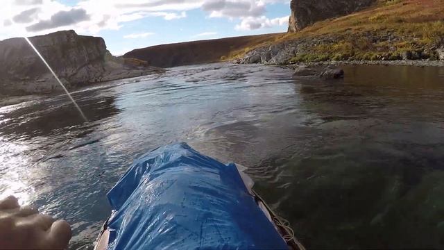 Прохождение порога Нижние ворота. Река Кара. смотреть онлайн