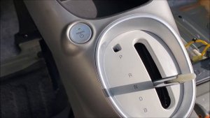 KIA Soul EV-как снять ручку акпп и центральную консоль.