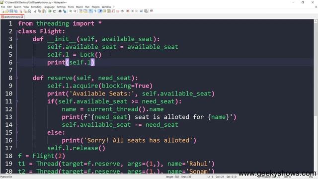 написание кода в текстовом редакторе на ноутбуке