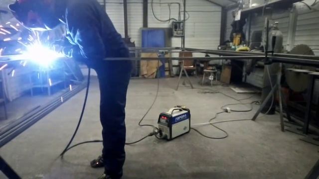 Приварка перемычек на откатных воротах смотреть онлайн