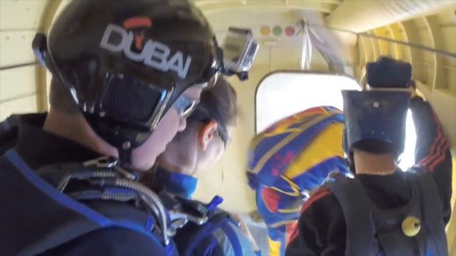 Мой первый тандем прыжок с парашютом 3000 метров. Skydiving.