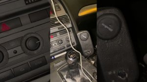 Ауди А-6 2004 год настройка часов на панели
