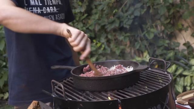 EMPANADAS ARGENTINAS - Salteñas VS Tucumanas | Receta de Locos X el Asado смотреть онлайн