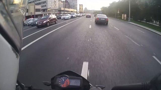 Обзор KTM Duke 690R смотреть онлайн