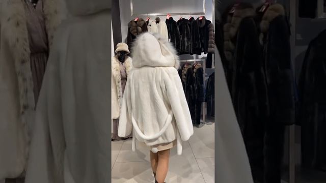 Белые шубы с отделкой из рыси.Роскошные меха в Киеве.Роскошные шубы купить не дорого Купить шубу