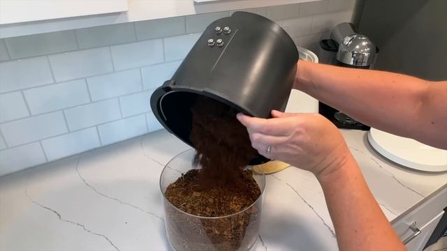 My Experience With Lomi the Countertop Composter! ? :: Small Space Gardening :: Gardening in Zone 9 смотреть онлайн