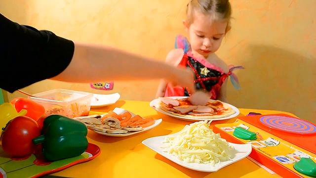 VLOG Готовим ПИЦЦУ! Видео для детей. We make super PIZZA. Video for children смотреть онлайн