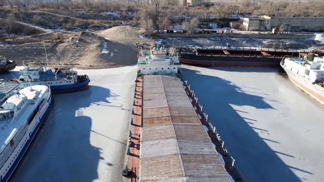 Теплоход Иловатка в Красноармейском затоне Волгограда смотреть онлайн