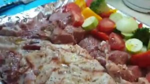 Запечённые бараньи ребра и мякоть говядины.