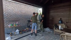 Безрамное остекление беседки