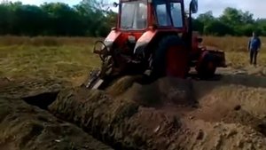 Копка фундамента грунторезом