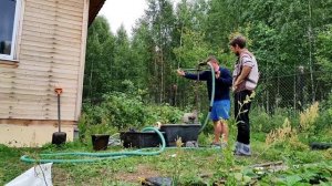 Гидробурение абиссинской скважины. Скважина на болотистой местности.