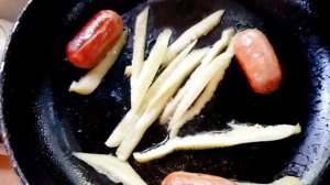 Тортилья с овощами и сосисками