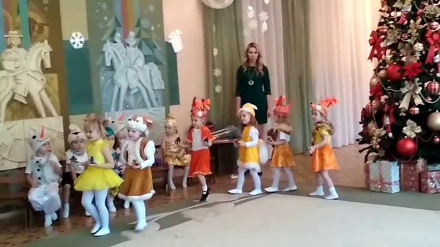 Новогодний утренник Саши. Белки смотреть онлайн