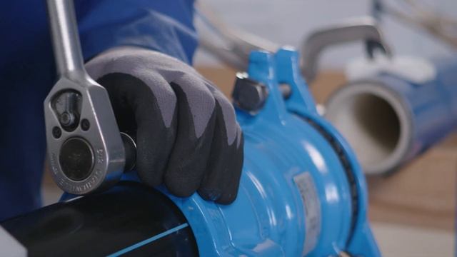 Cast iron pipe to PVC / PE connections [Hawle Syno2000] смотреть онлайн