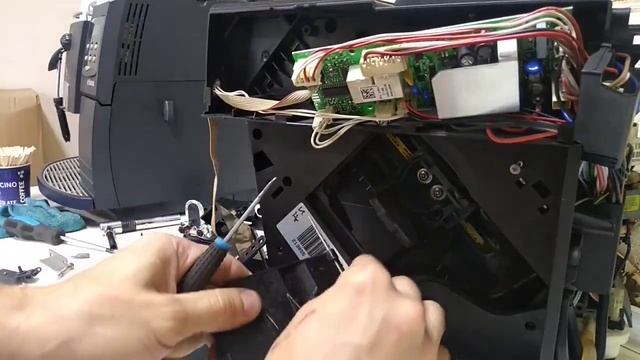 DeLonghi ECAM How to replace brew group regulator смотреть онлайн