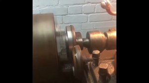 Закатка металла на токарном станке