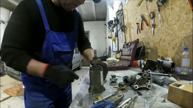 СНЯТИЕ СТАРТЕРА И ЗАМЕНА БЕНДИКСА ЛАДА ЛАРГУС. смотреть онлайн