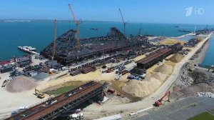 В Крыму монтируют понтоны, на которых перевезут к месту монтажа многотонные арки Керченского моста