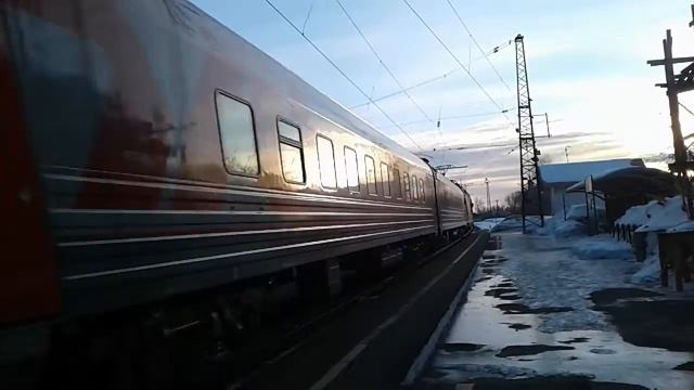 Электровоз ЭП20-009 с пасажирскийми вагонами на ст Гороховец ,Следует по Перегону Вязники Нижний смотреть онлайн