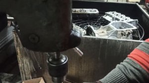 Как почистить клапан от нагара шурупом.