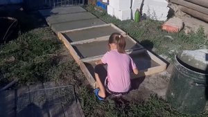 Diy garden path.Садовая дорожка своими руками. Дешевая тропинка.