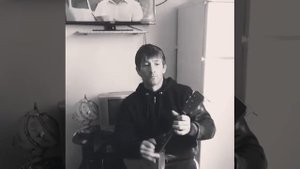 На балалайке играет Умар халбайев
