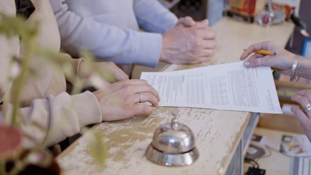 Переезд в другую страну. 8 способов уехать из России. Что такое внж и пмж?