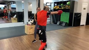 Отработка защиты и контратаки на средней дистанции | Бокс